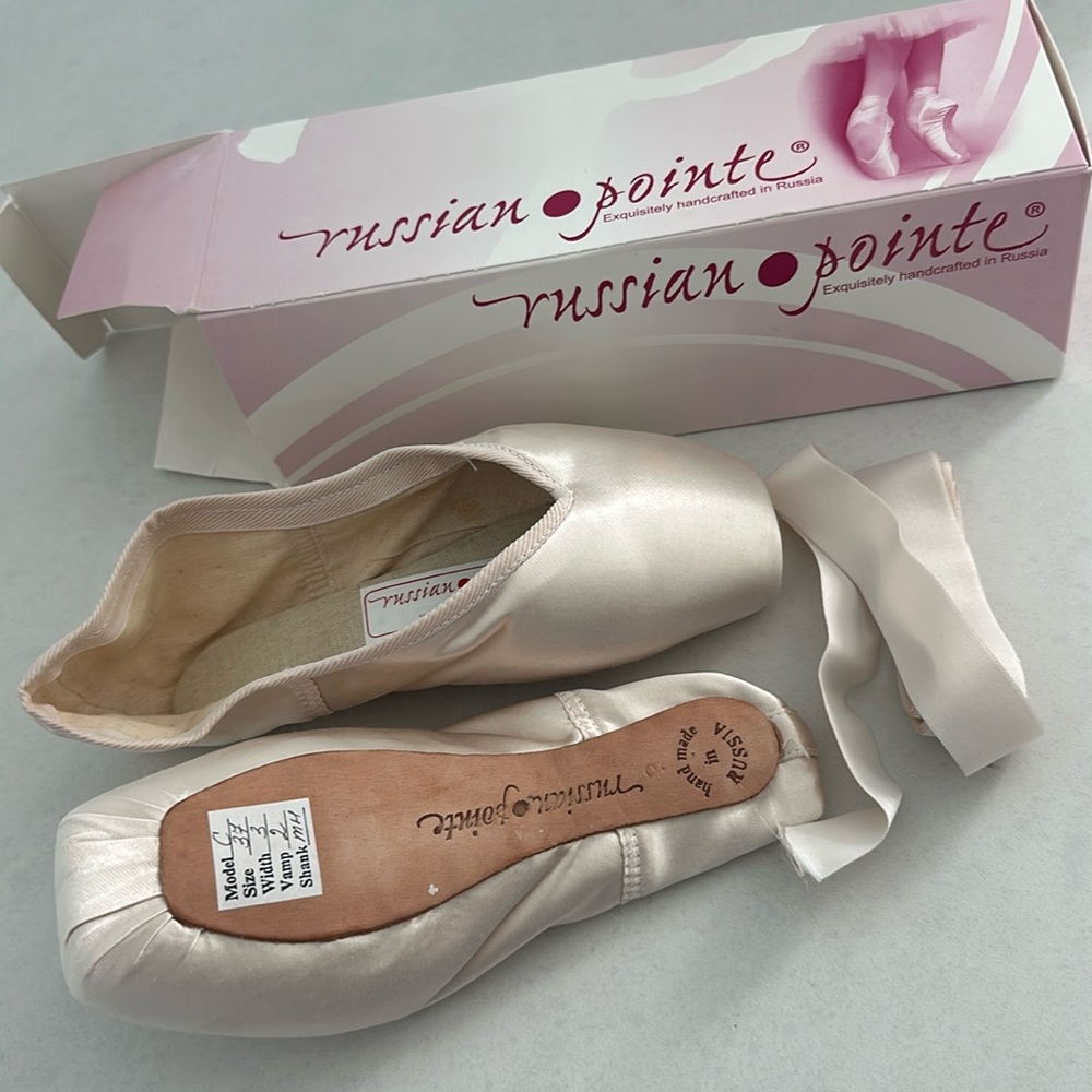 Russian Pointe: Pointe Shoes, Model C- Size 37, Vamp 2, Width 3, Shank MH